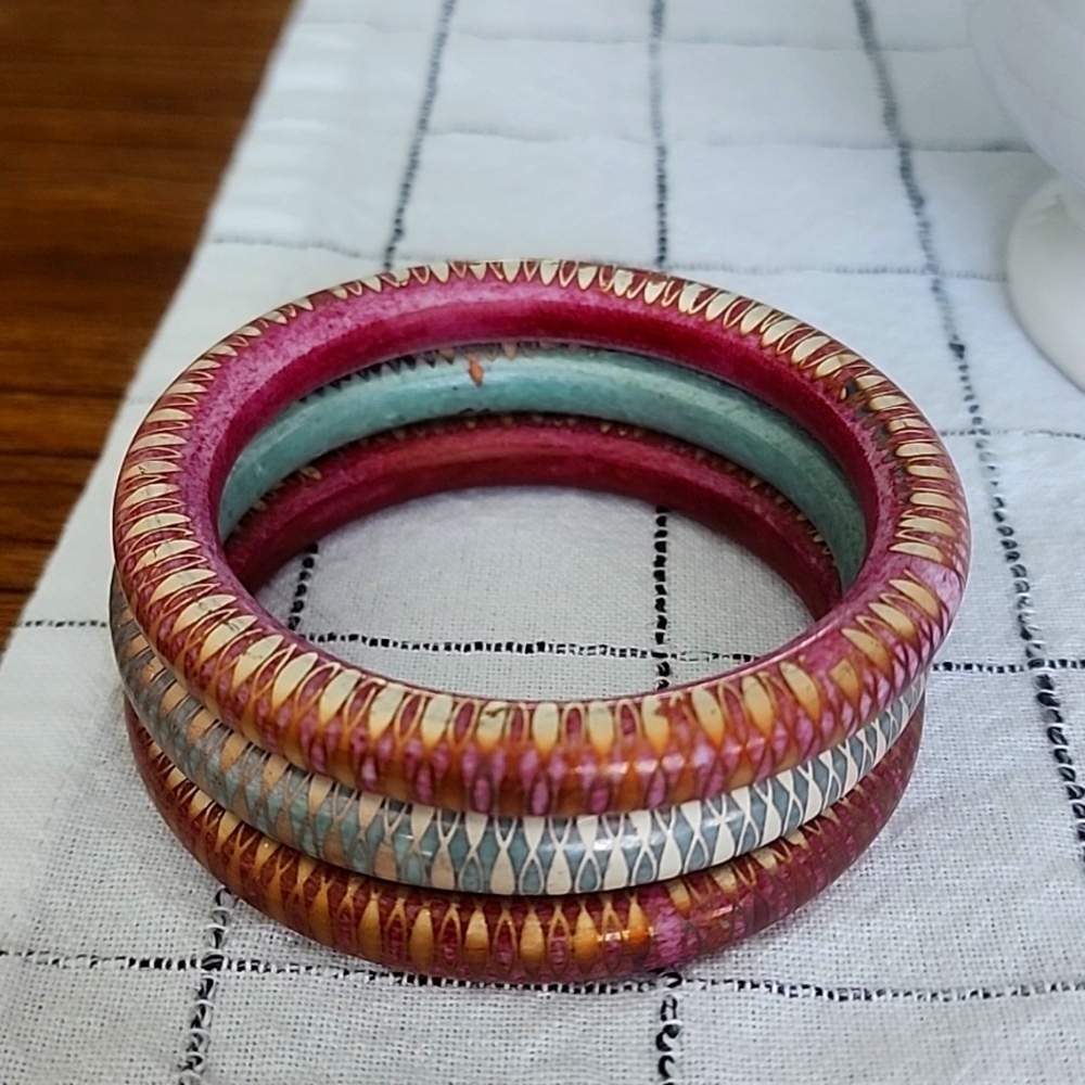 Bracelet -  painted metal Jewelry. So cute !!